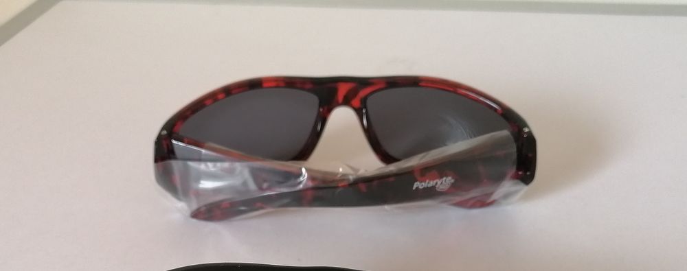 Óculos de sol castanhos