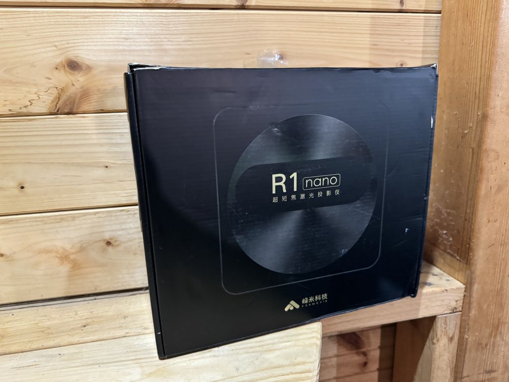 Projektor Formovie R1 Nano UST krotki rzut
