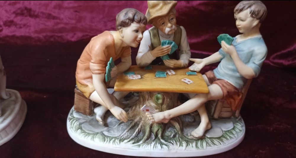 Статуэтка игра в карты