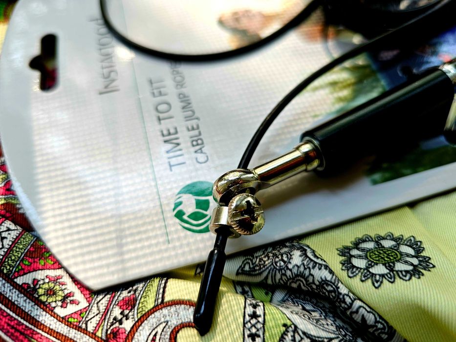 Продам профессиональную скакалку для занятий спортом ручки из металла