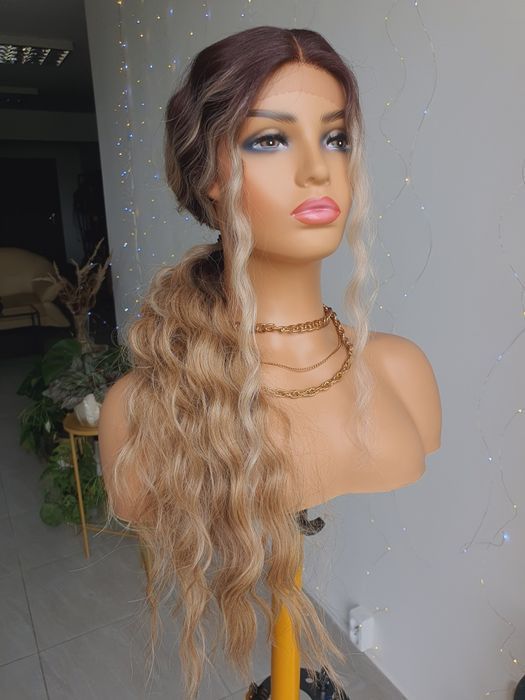 Długa peruka fale loki 70 cm naturalna fryzura lace front