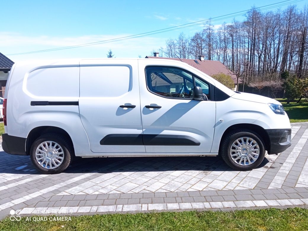 Toyota proace city long active