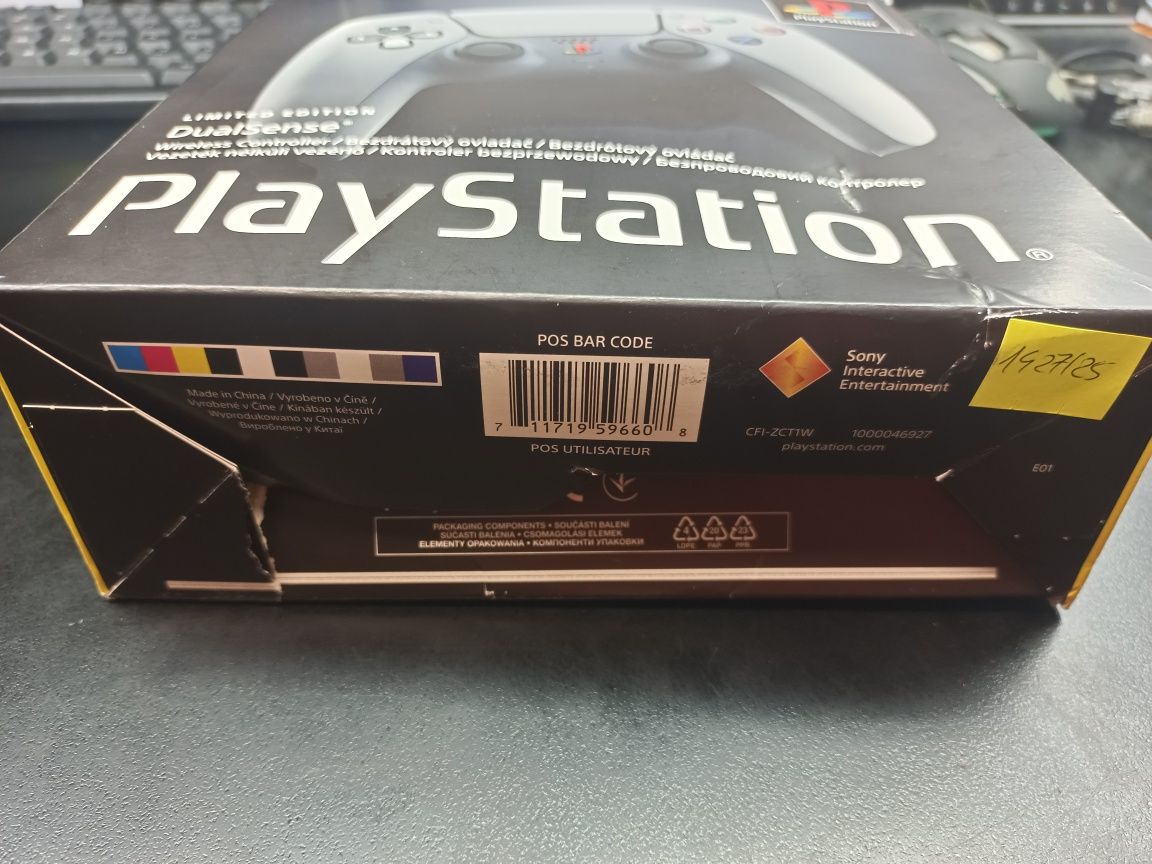 Sony DualSense 30th limited edition Komis Madej SC