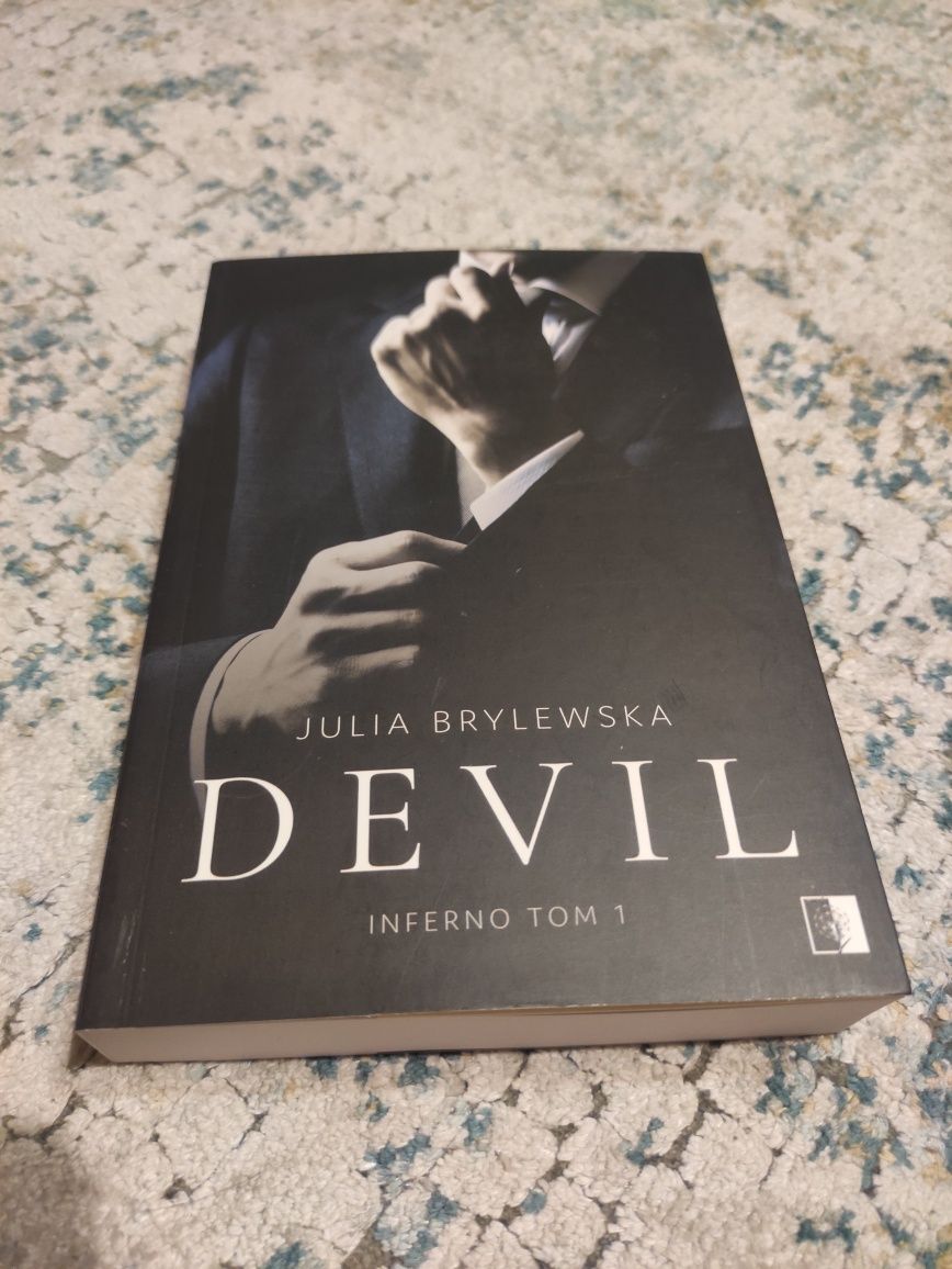 Devil, Julia Brylewska