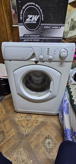 Продам стиралку на запчастини.