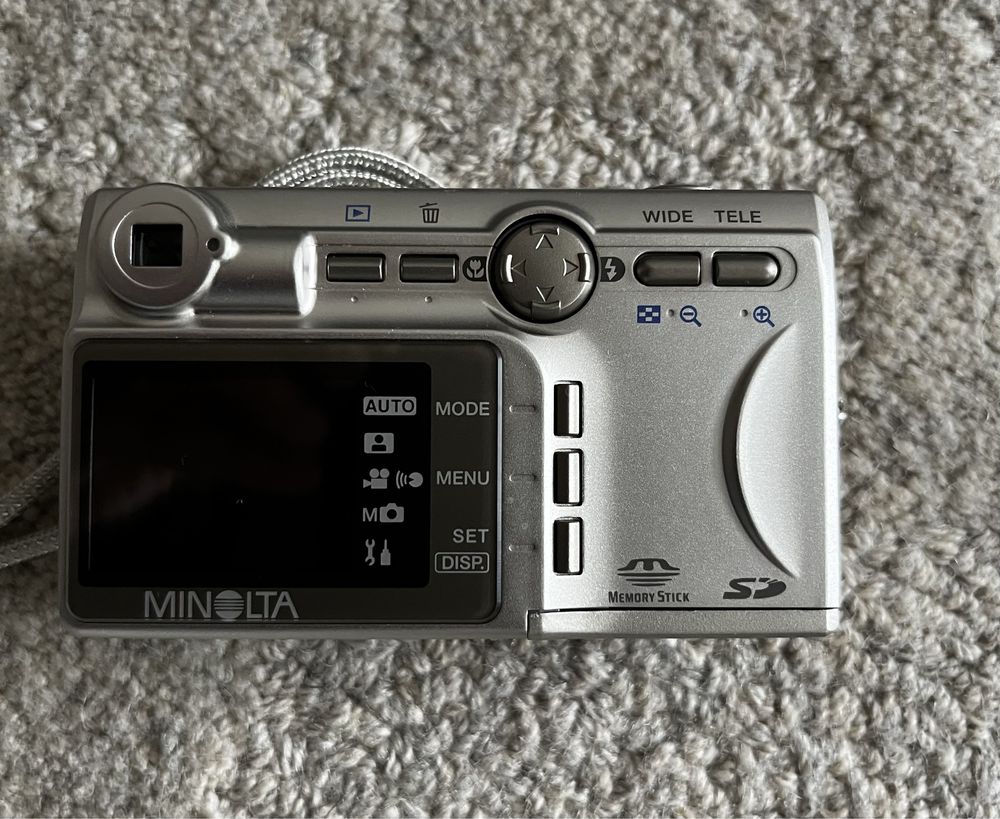 Máquina fotográfica digital Minolta