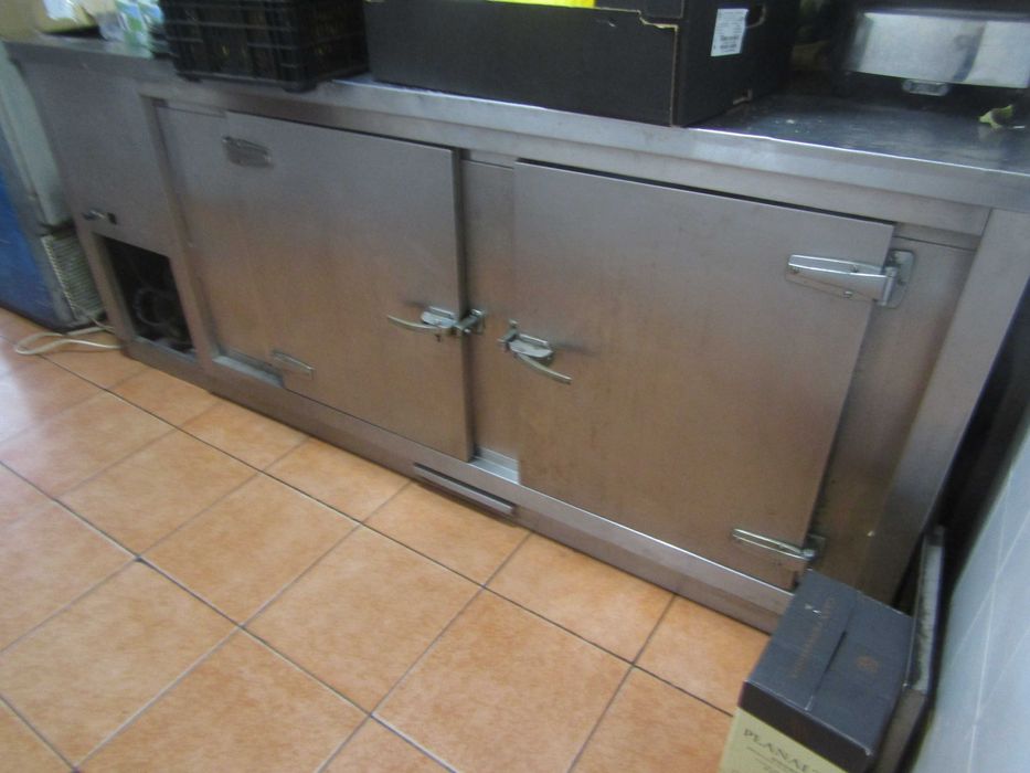 1 frigorifico e 1 arca para venda