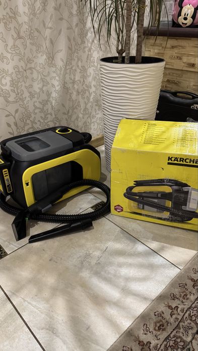 Миючий акумуляторний пилосос Karcher SE 3-18 COMPACT