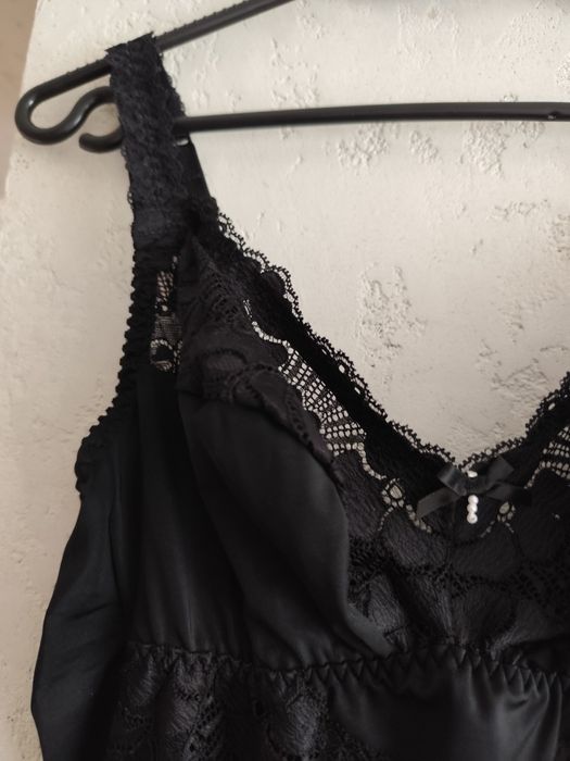 Body wyszczuplające z koronką na regulowane ramiączka rozm 75B. Miss M