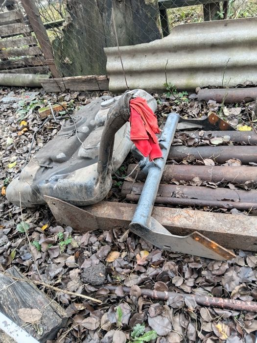 Фаркоп і топливний бак Форд Транзіт