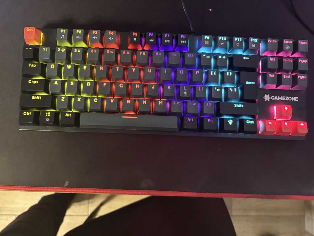 Komputer do gier z monitorem zestaw
