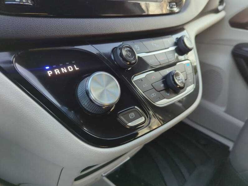 2021 Chrysler Voyager L