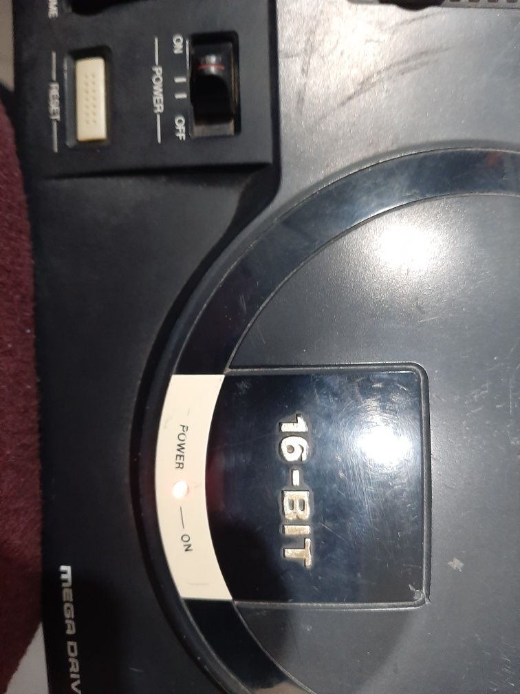 Mega Drive + comando carregador + jogos