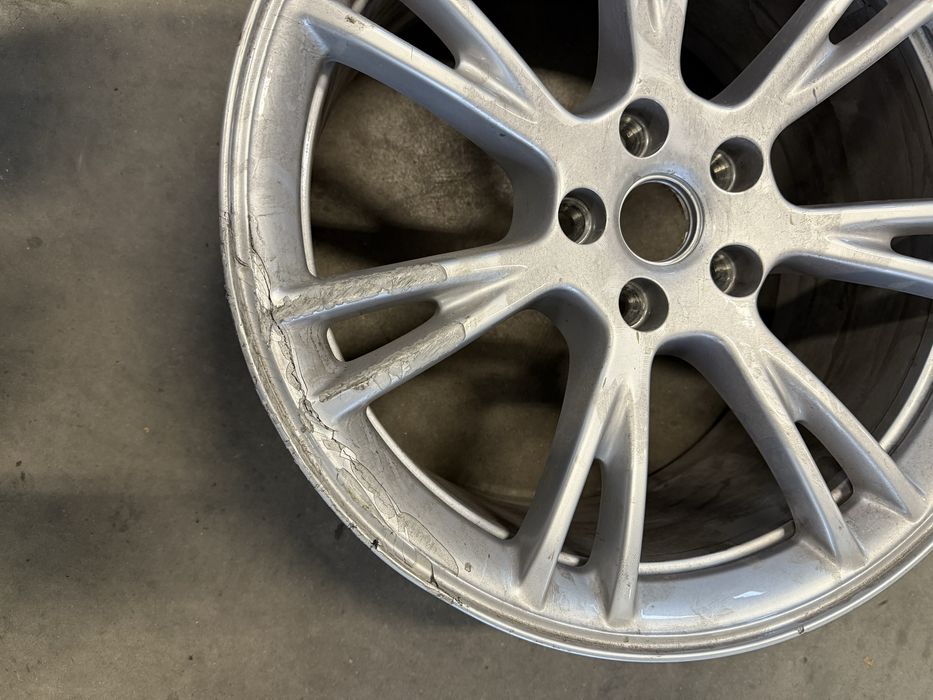 Оригінальний диск r19 Tesla Model Y