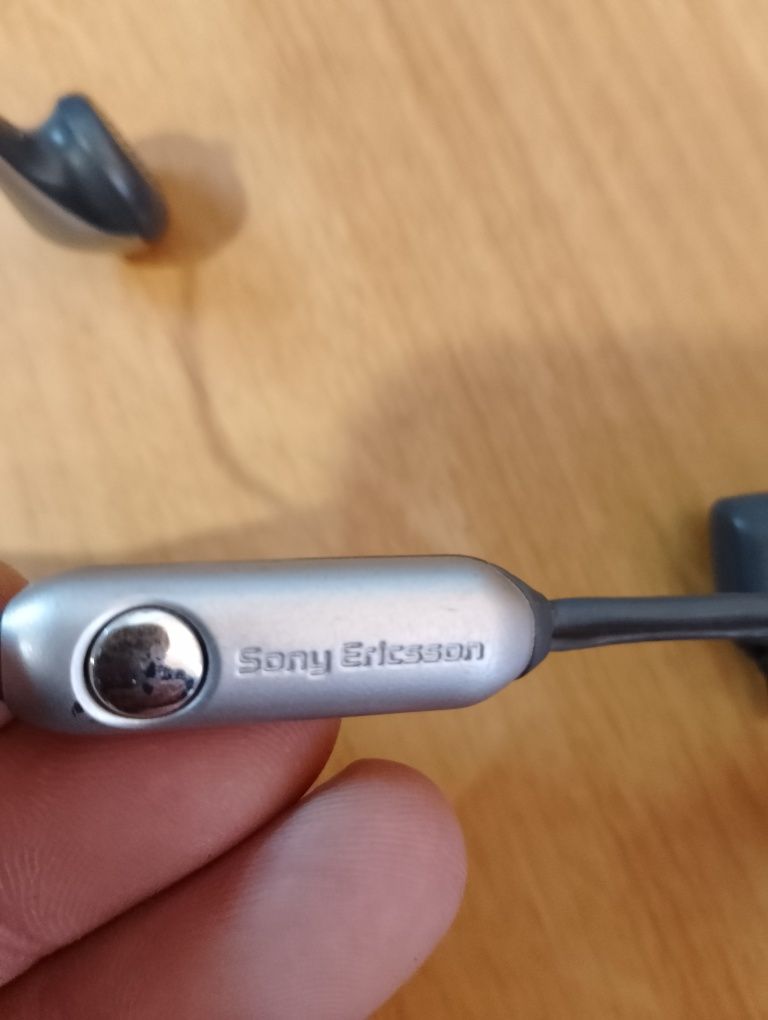 Навушники Sony Ericsson