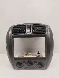 Panel ramka radia konsoli Mazda 323F BL4C