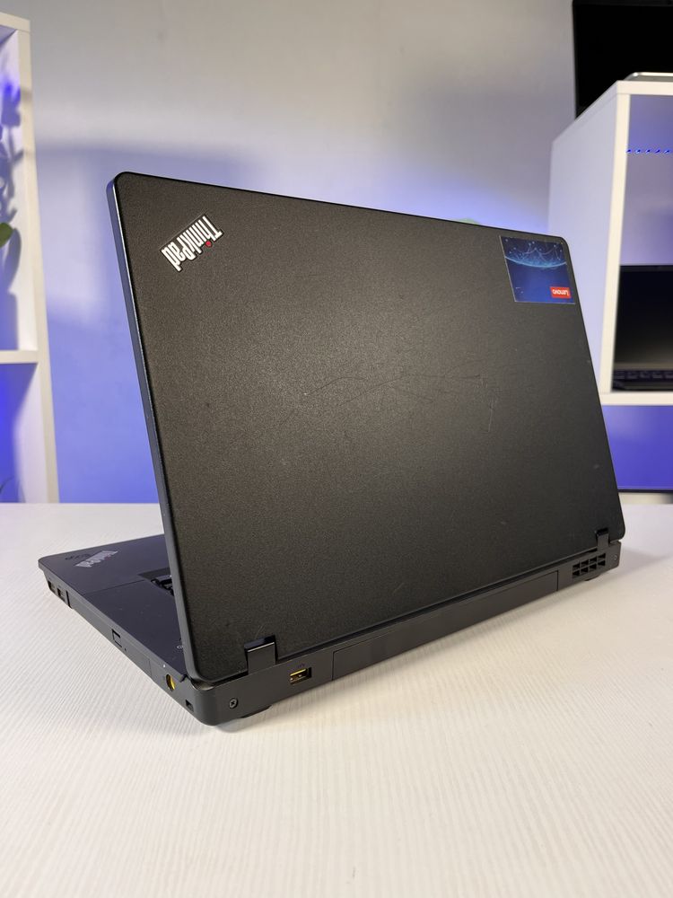 Ноутбук Lenovo ThinkPad E15, Core i3