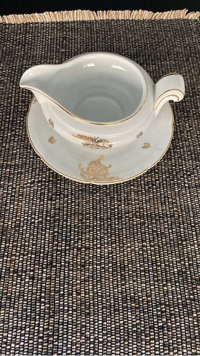 Servico de jantar pintado a ouro “Candal”