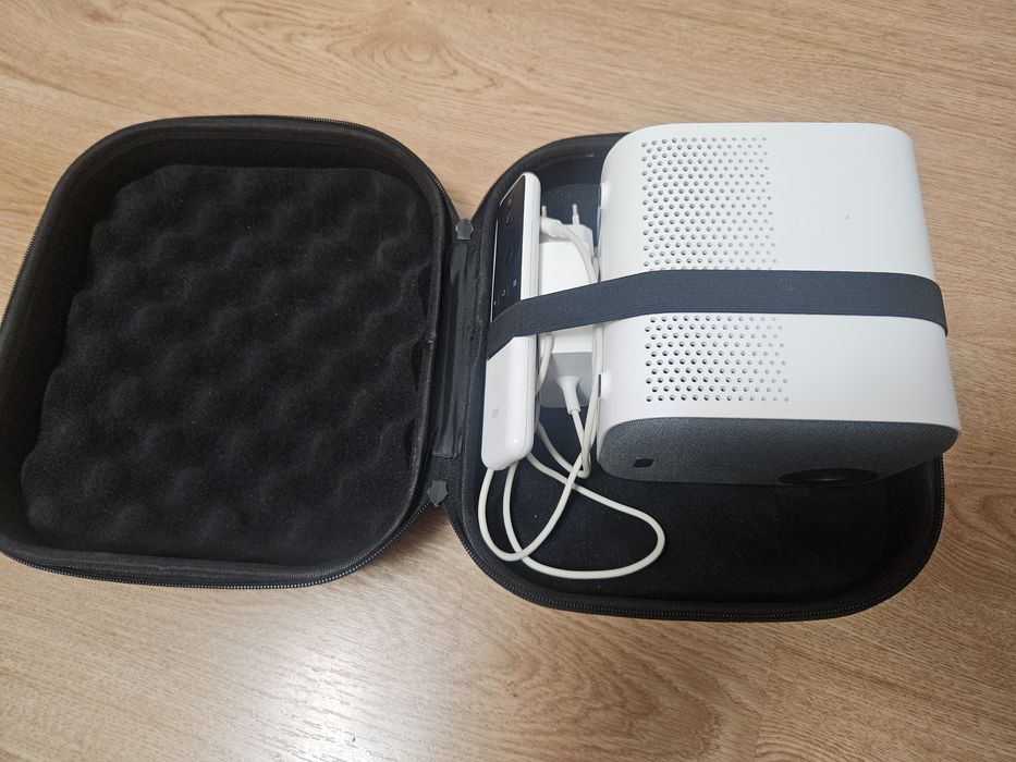 Продам DLP проектор Xiaomi Mi Smart Compact Projector