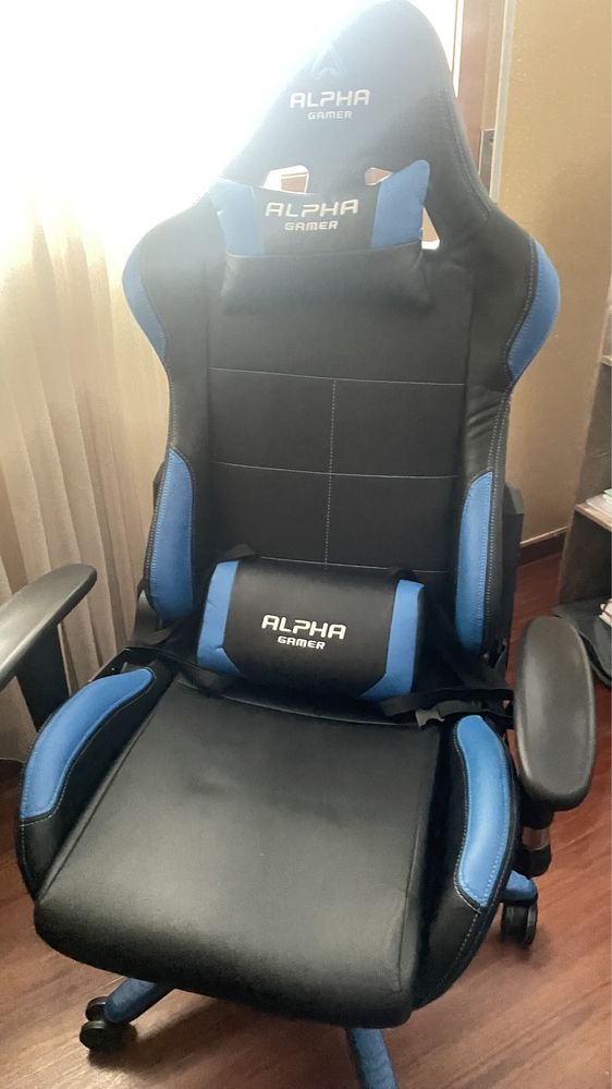 Mesa e cadeira gaming