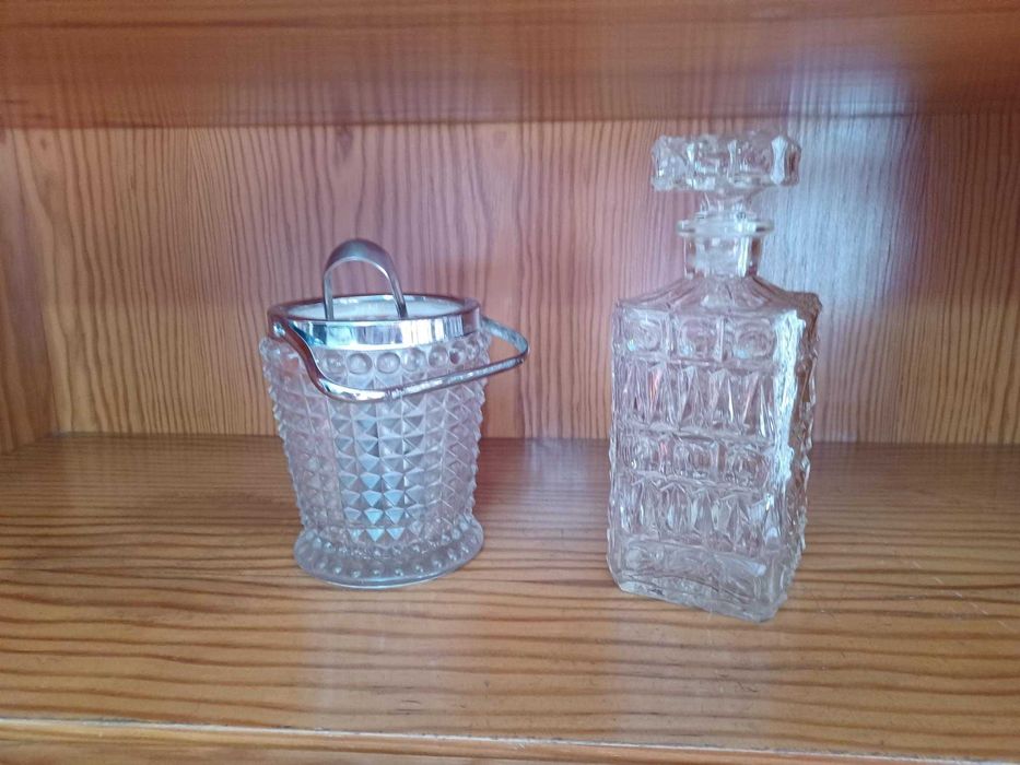 Garrafa de Whisky e Balde de Gelo