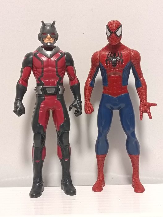 Lote 6 figuras de acção Marvel Hasbro 15 cm