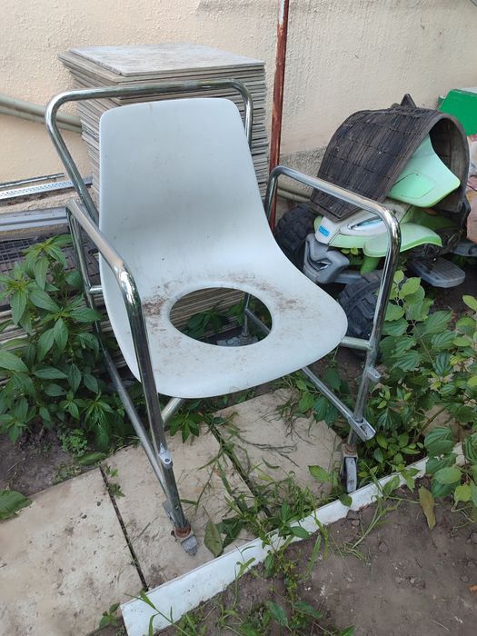 Крісло туалет для інвалідів