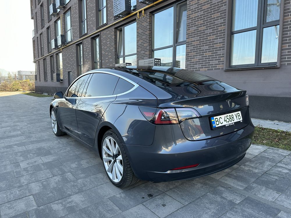 Оренда Tesla Model 3 Long Range з ліцензією під таксі