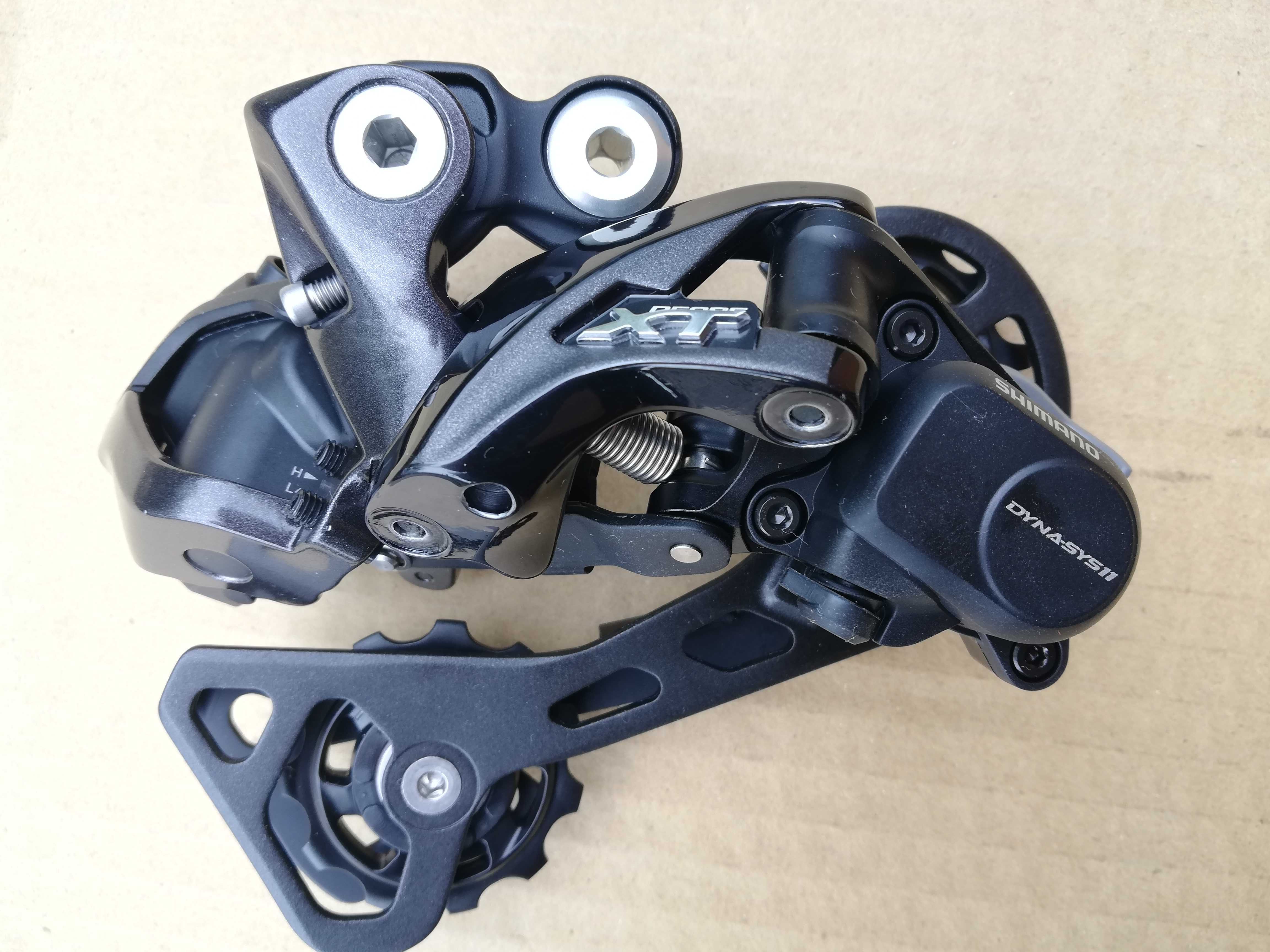 Przerzutka tylna Shimano Deore XT Di2 RD-M8050 GS Shadow RD+