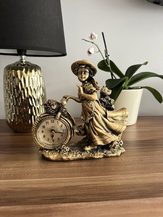 Zegar kominkowy zloty dziewczynka na rowerze