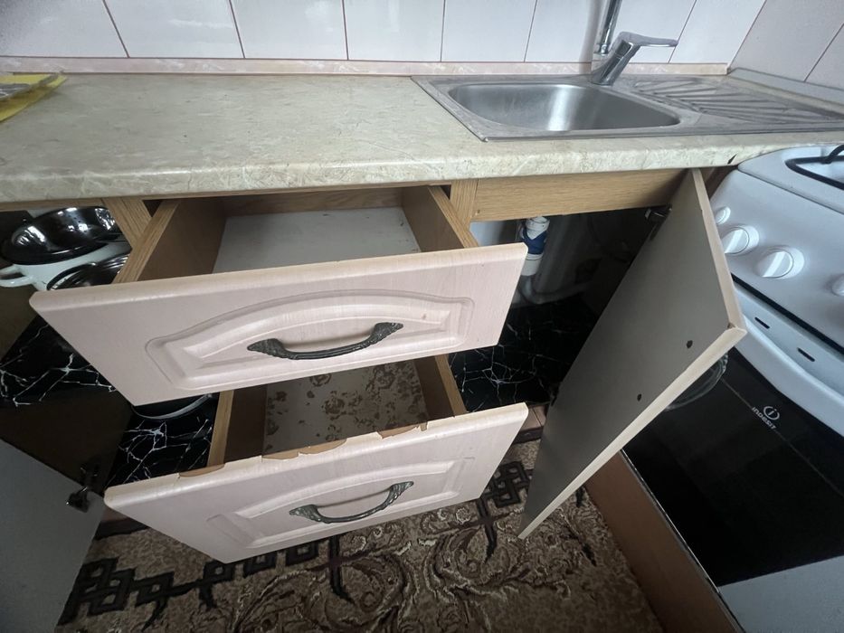 Продам стандартну б/в кухню