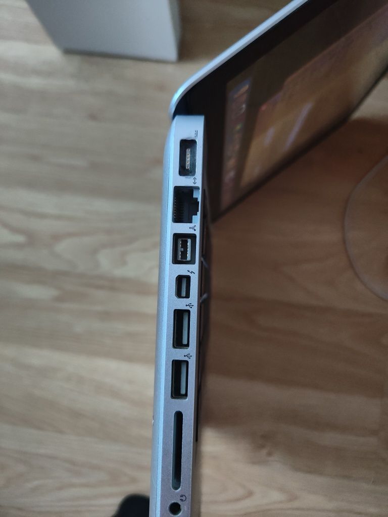MacBook Pro A1278 Sequoia 15.5 I5 16GB RAM 128GB SSD