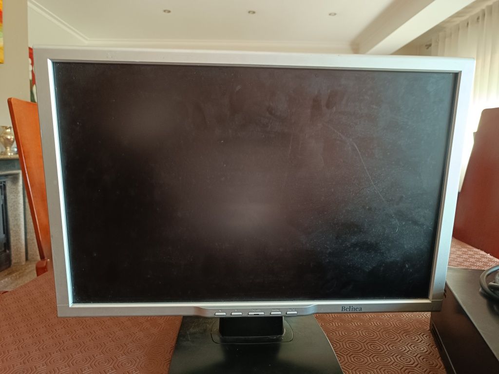 Kit desktop (torre,monitor e teclado)