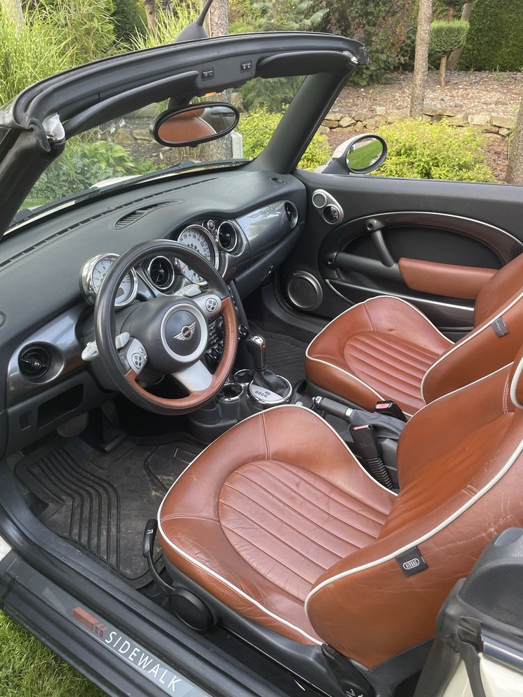 Mini Cooper Cabrio Sidewalk
