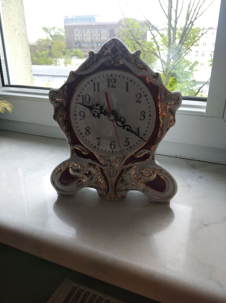 Zegar stojący z porcelany