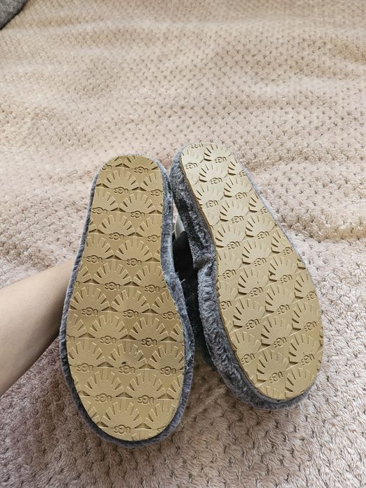 Nowe kapcie UGG szare