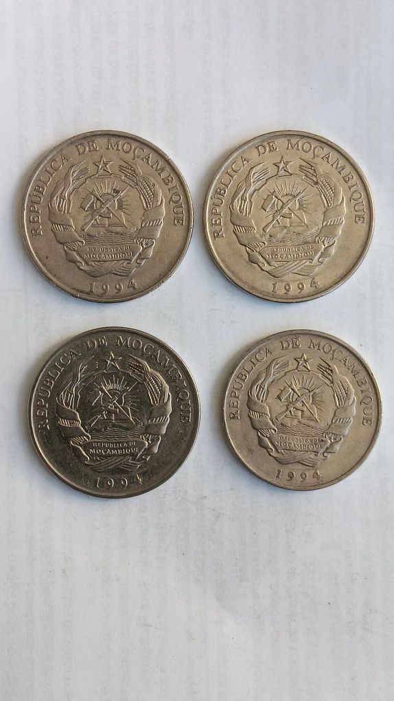 4 moedas de Moçambique de 1994.