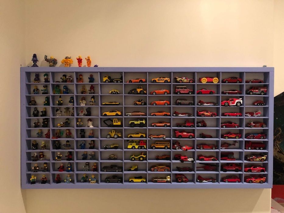 Półka/ ekspozytor na resoraki/ figurki 100 szt ponad 20 kolorów