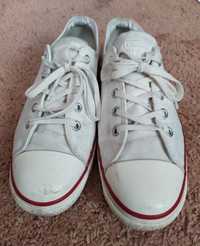 białe buty Converse All Star na wyższej podeszwie