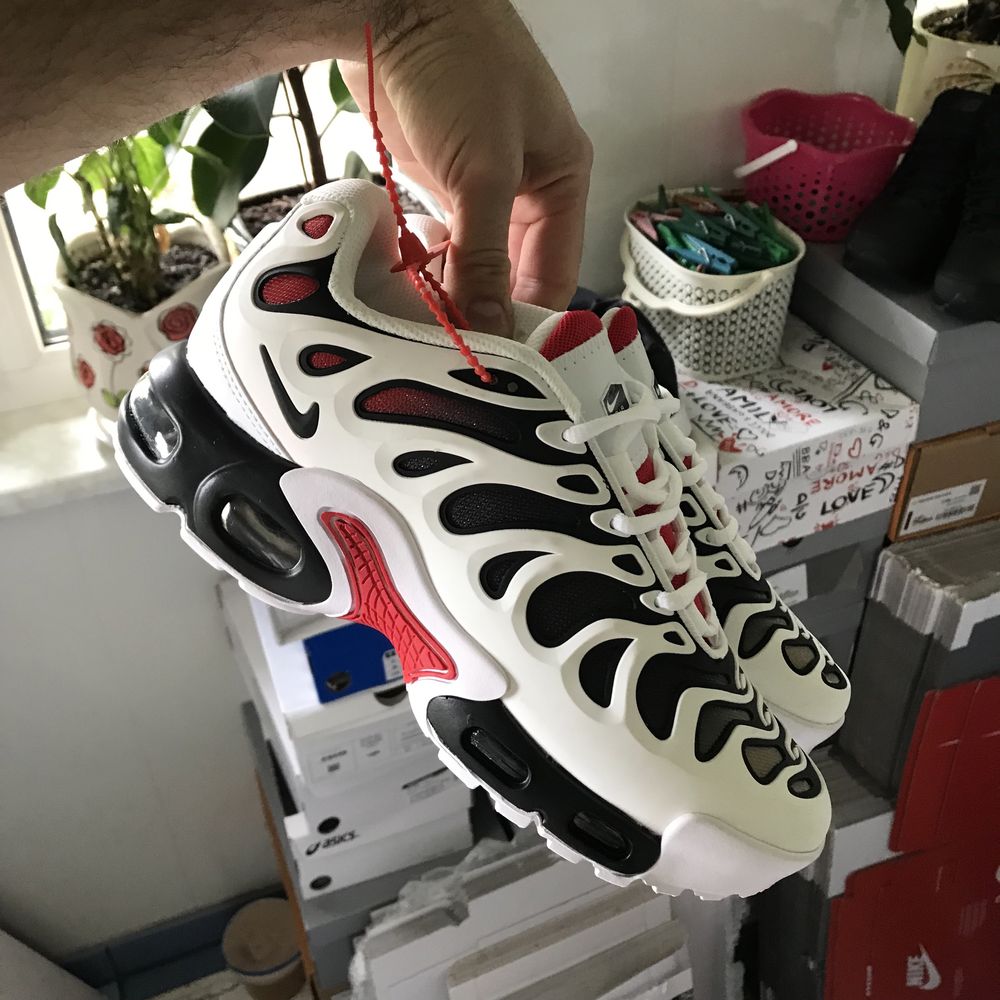 Чоловічі кросівки найк тн білі Nike tn plus drift white red