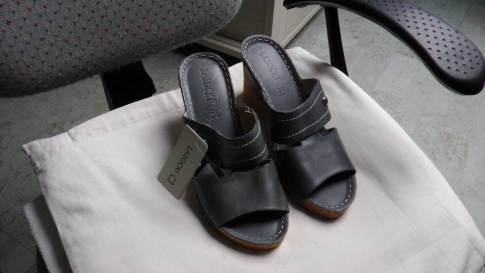 Skórzane klapki na koturnie Lasocki, rozm 38 nowe