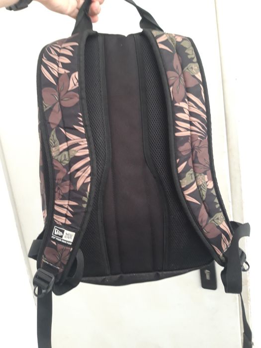 Mochila New Era bom estado