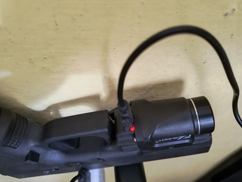 Latarka taktyczna pistolet broń karabin led 500lumenów ASG combat