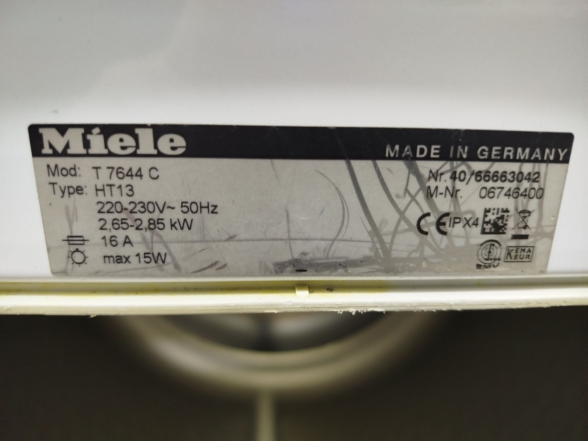 Сушка для одягу фірми Miele
