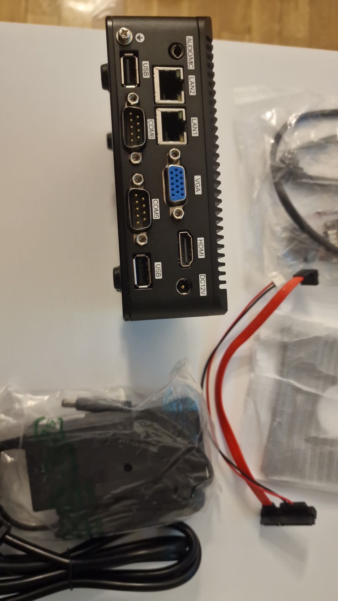 Mini pc estilo Nuc novo, processador j4125 4gb 64gb disco