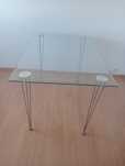 Mesa com tampo de vidro