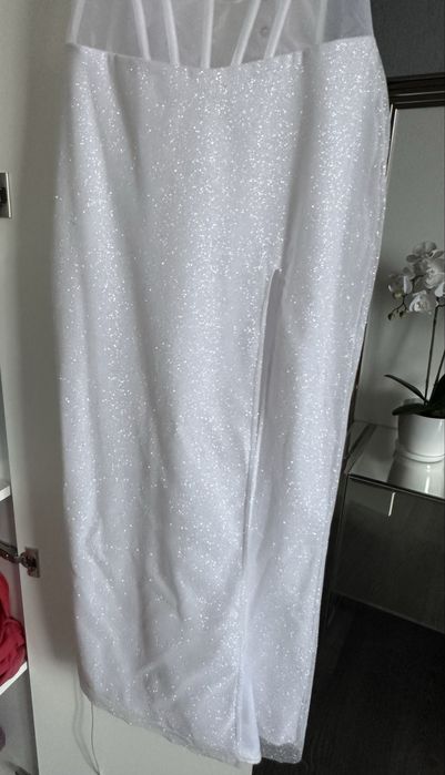 Вечірня сукня біла з блискітками