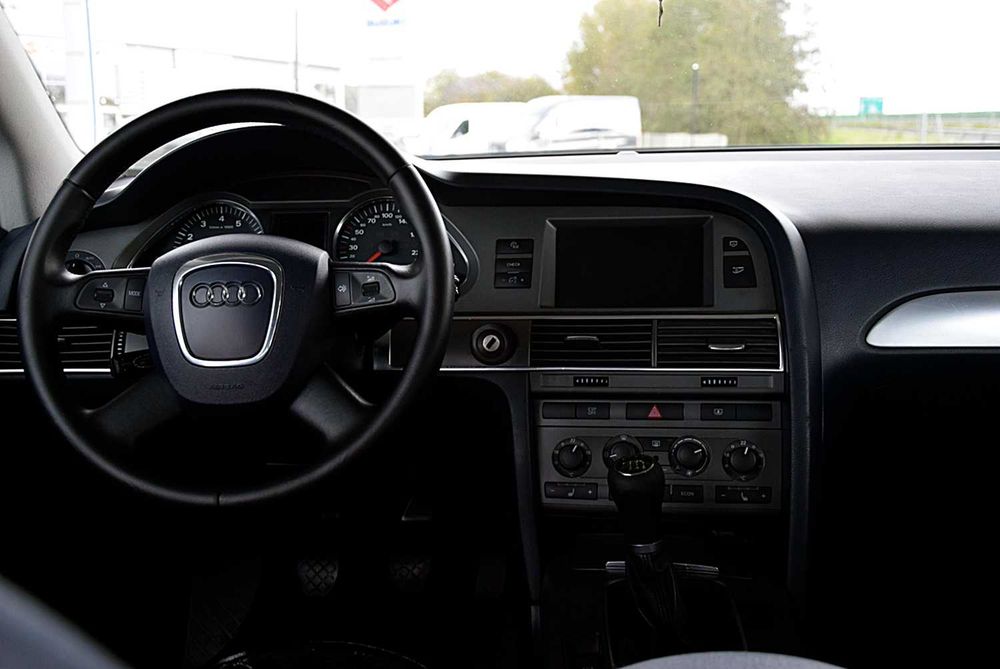Audi A6, 2.4 benzyna, 2004 rok. Ładna, godna uwagi.