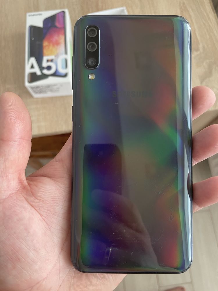 Samsung Galaxy A50 идеальное состояние