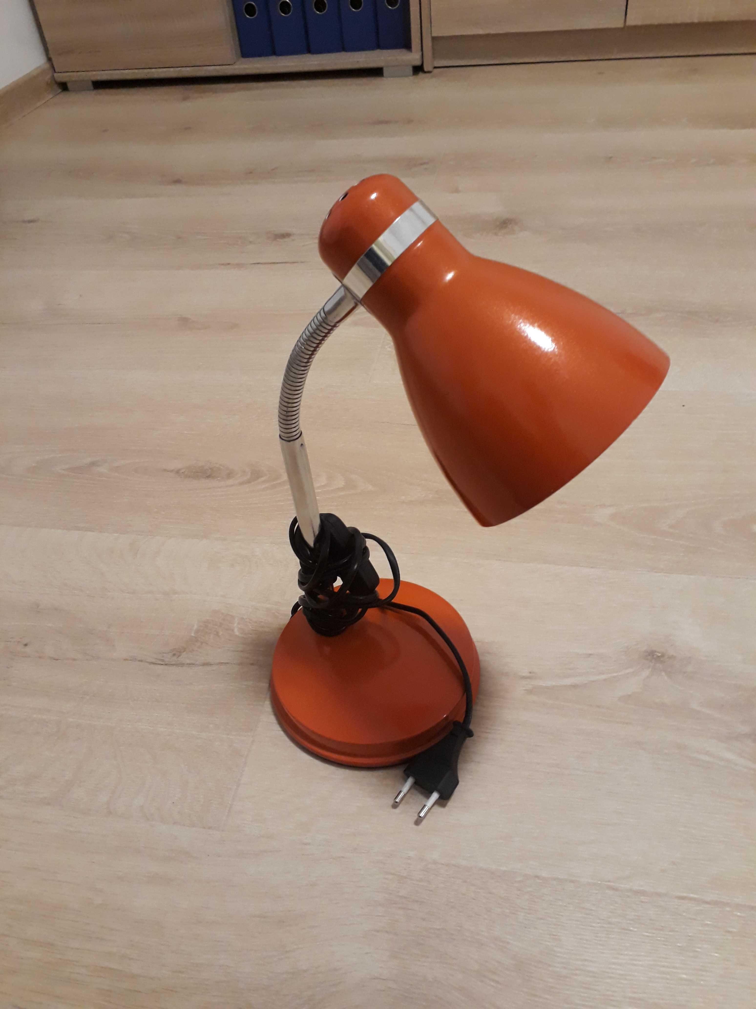 Pomarańczowa lampka biurkowa